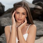 @anyutaloran Instagram Profile