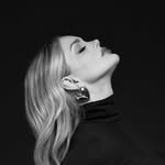 @karenchaiane Instagram Profile