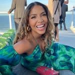 @llarisaabreu Instagram Profile