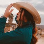 @vivianac00 Instagram Profile