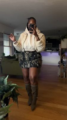 Instagram post by @__theloveshegives