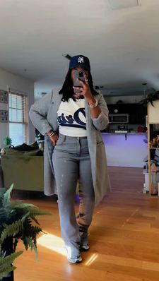 Instagram post by @__theloveshegives