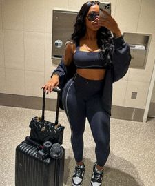 Instagram post by @_crownedk