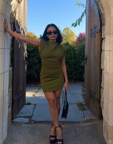 Instagram post by @_elleiram