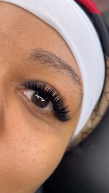 Instagram post by @_iluxelashes