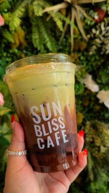 Instagram post by @adriana_stephanyy