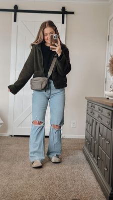 Instagram post by @allieholt_