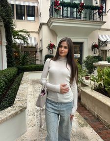 Instagram post by @anyutaloran