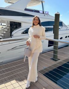 Instagram post by @anyutaloran