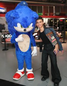 Instagram post by @ayeitsalex