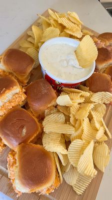 Instagram post by @beshelbylee