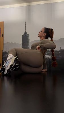 Instagram post by @bulkingqueen