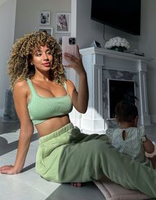 Instagram post by @caroviee