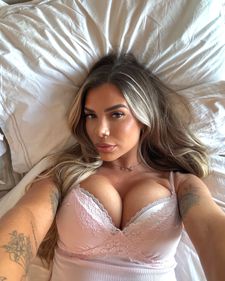 Instagram post by @chelseajenks