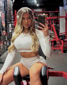 Instagram post by @chelseajenks