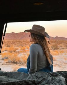 Instagram post by @chloedomecq