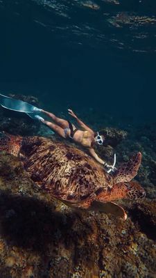 Instagram post by @christiannahurt