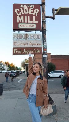 Instagram post by @daisyykent