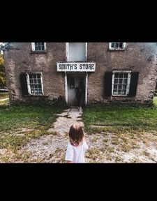 Instagram post by @daniellelampo