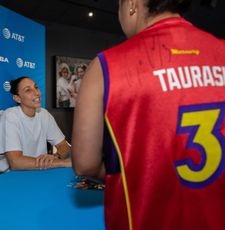 Instagram post by @dianataurasi