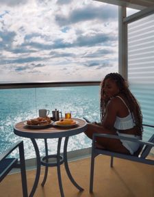 Instagram post by @elboww_knee