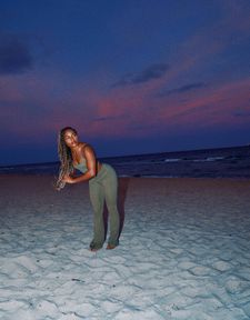 Instagram post by @elboww_knee