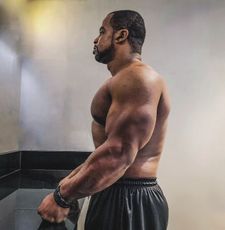 Instagram post by @fitnessfamguy