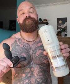 Instagram post by @goldencalibear