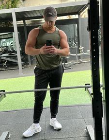 Instagram post by @gymdom