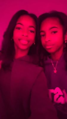 Instagram post by @harrissiblings