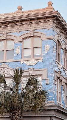 Instagram post by @heatherlo_