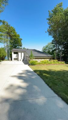 Instagram post by @helirealtor