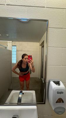 Instagram post by @izzyseidel