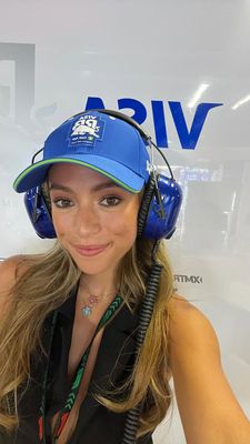 Instagram post by @joliesharpe