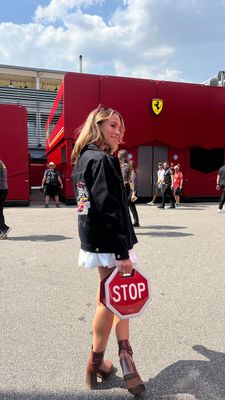 Instagram post by @joliesharpe