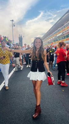 Instagram post by @joliesharpe