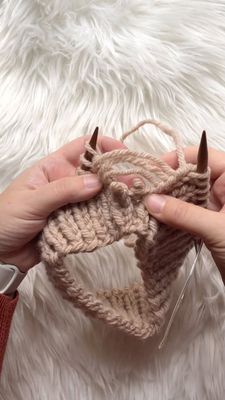 Instagram post by @kniftyknittings