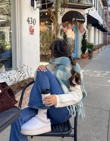 Instagram post by @latenightwithsara