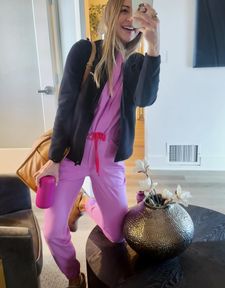 Instagram post by @laurakgluck