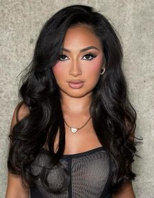 Instagram post by @makeupbythynna