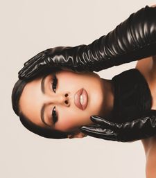 Instagram post by @makeupbythynna