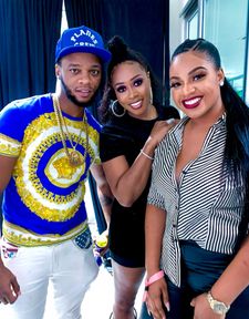 Instagram post by @miasiasymone