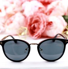 Instagram post by @misspettigrewreview