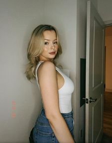 Instagram post by @mollybails