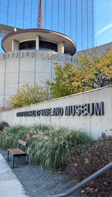 Instagram post by @nashvillewithcaitlin