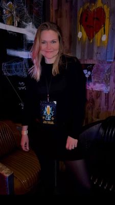 Instagram post by @neeshe