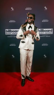 Instagram post by @neoncomplex