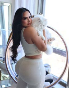 Instagram post by @realmayadutch