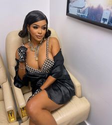 Instagram post by @reynalove305