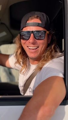 Instagram post by @sailing_sunday